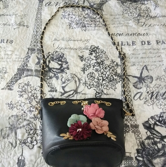 Bucket Tote 3D Flower Design - Picture 5 of 9